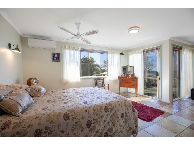 18 Ferries Terrace, Sarina Beach QLD 4737