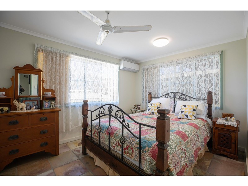 18 Ferries Terrace, Sarina Beach QLD 4737