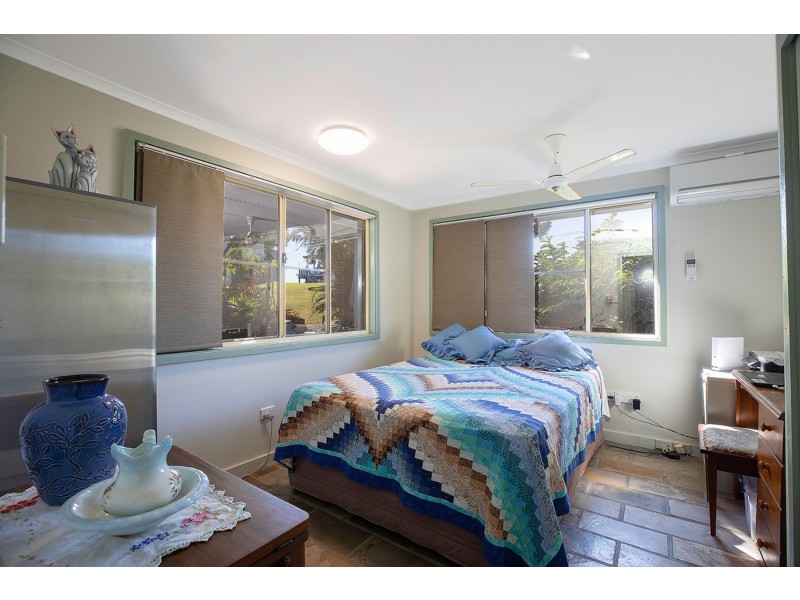 18 Ferries Terrace, Sarina Beach QLD 4737