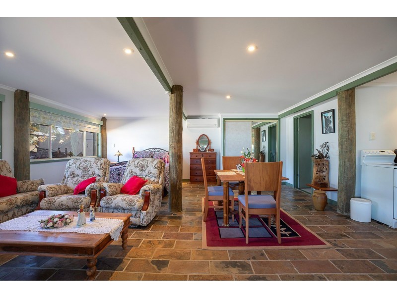 18 Ferries Terrace, Sarina Beach QLD 4737