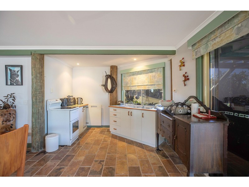 18 Ferries Terrace, Sarina Beach QLD 4737