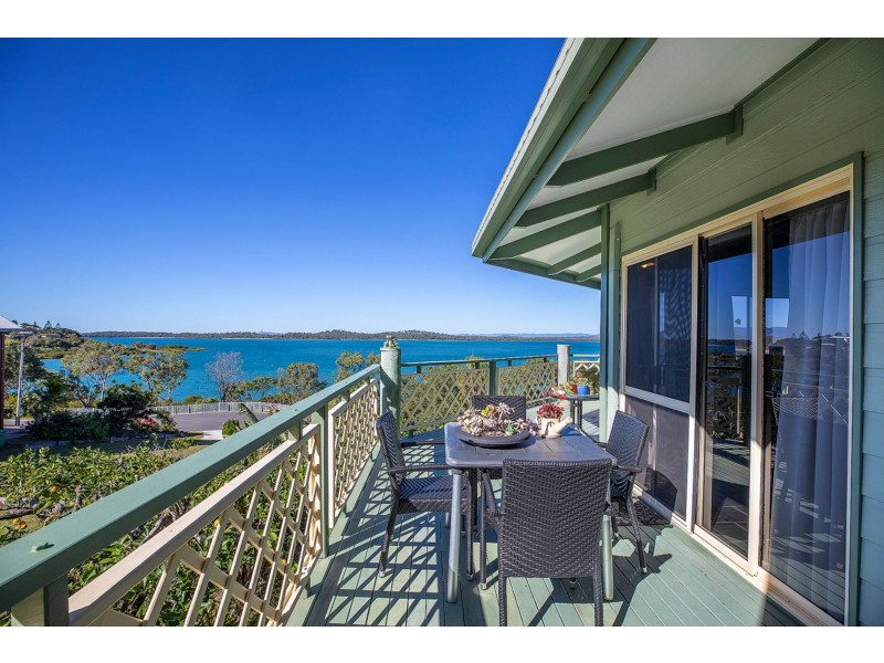 18 Ferries Terrace, Sarina Beach QLD 4737