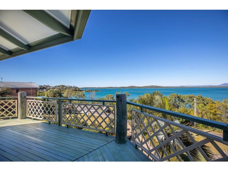 18 Ferries Terrace, Sarina Beach QLD 4737