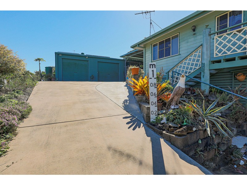 18 Ferries Terrace, Sarina Beach QLD 4737