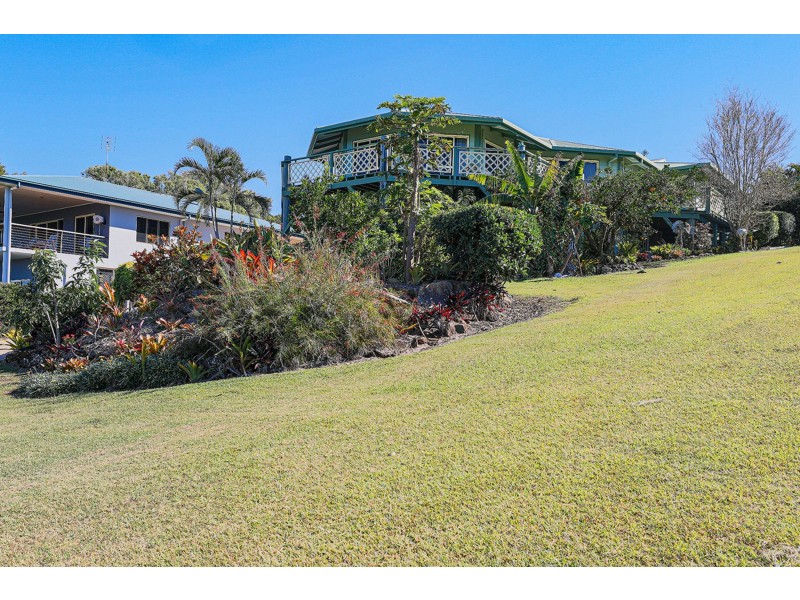 18 Ferries Terrace, Sarina Beach QLD 4737