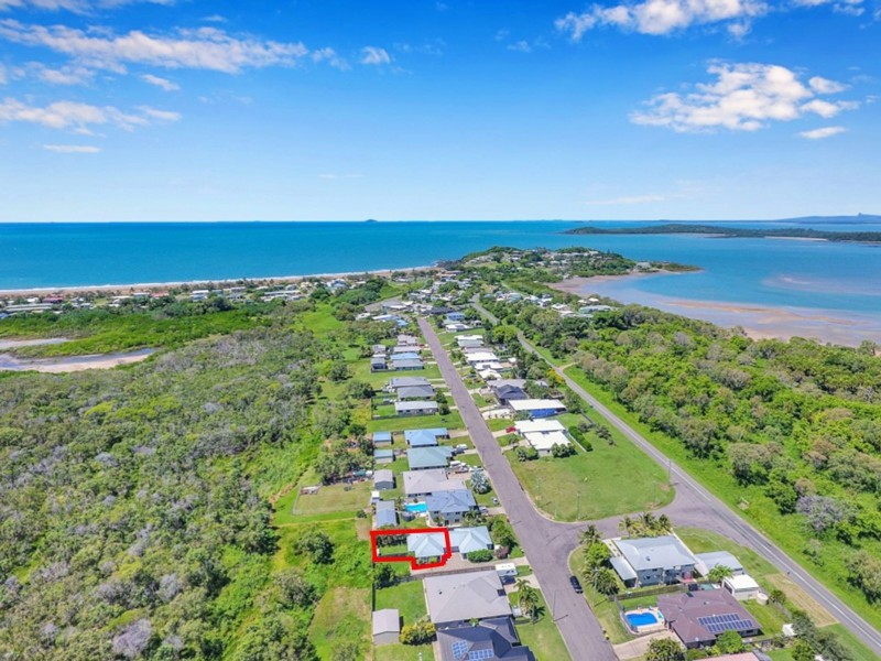 2/42 Brooksfield Drive, Sarina Beach QLD 4737