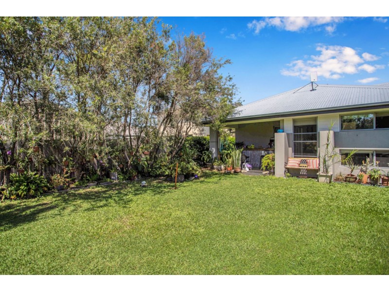 2/42 Brooksfield Drive, Sarina Beach QLD 4737