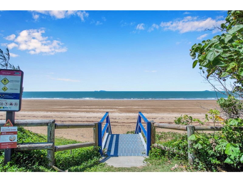 2/42 Brooksfield Drive, Sarina Beach QLD 4737