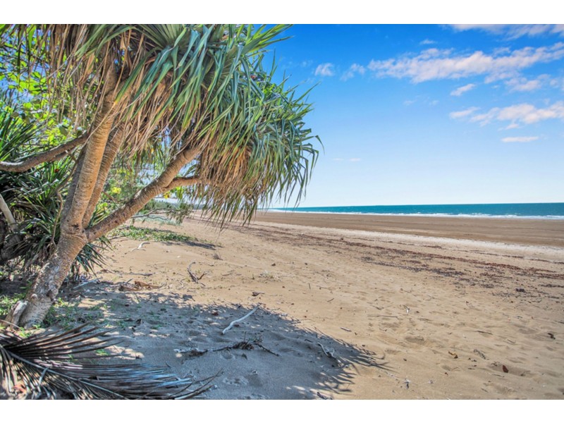 2/42 Brooksfield Drive, Sarina Beach QLD 4737