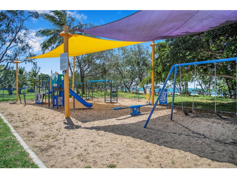 2/42 Brooksfield Drive, Sarina Beach QLD 4737