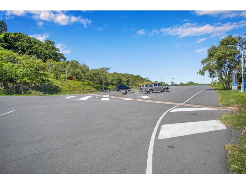 2/42 Brooksfield Drive, Sarina Beach QLD 4737