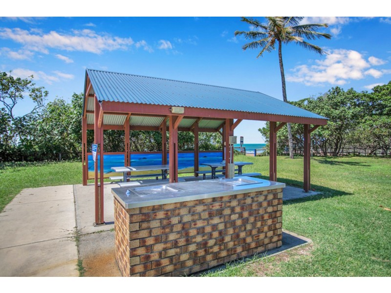 2/42 Brooksfield Drive, Sarina Beach QLD 4737