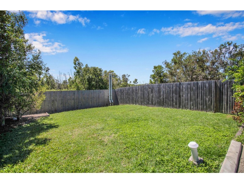 2/42 Brooksfield Drive, Sarina Beach QLD 4737