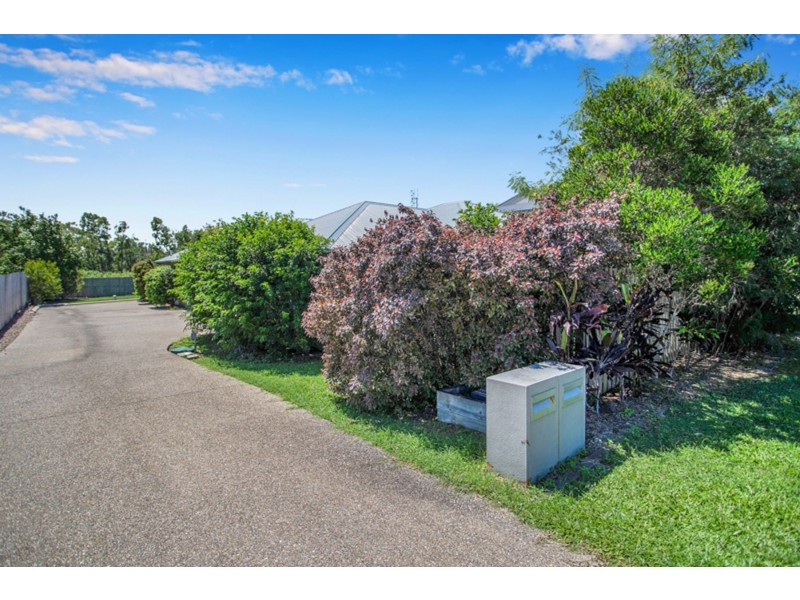 2/42 Brooksfield Drive, Sarina Beach QLD 4737