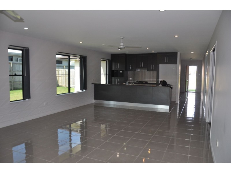 10 Yatay Street, Rural View QLD 4740