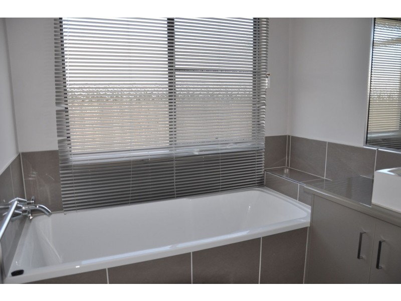 10 Yatay Street, Rural View QLD 4740