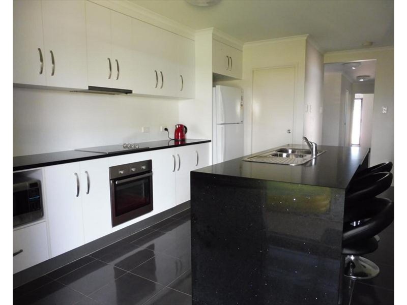 5 Lancaster Way, Ooralea QLD 4740