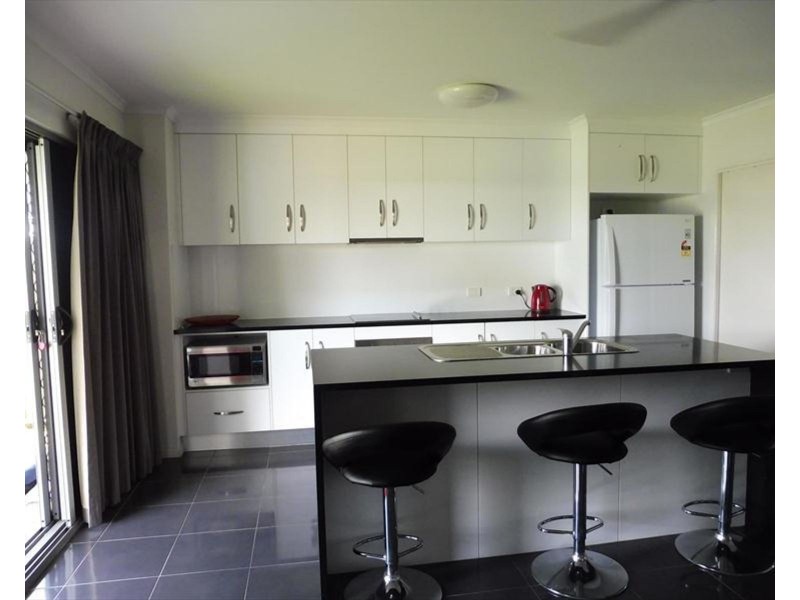5 Lancaster Way, Ooralea QLD 4740
