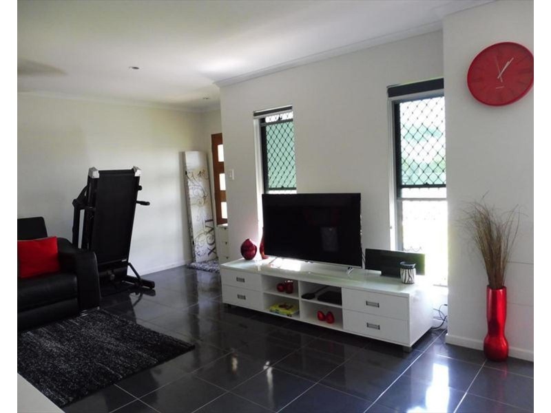 5 Lancaster Way, Ooralea QLD 4740