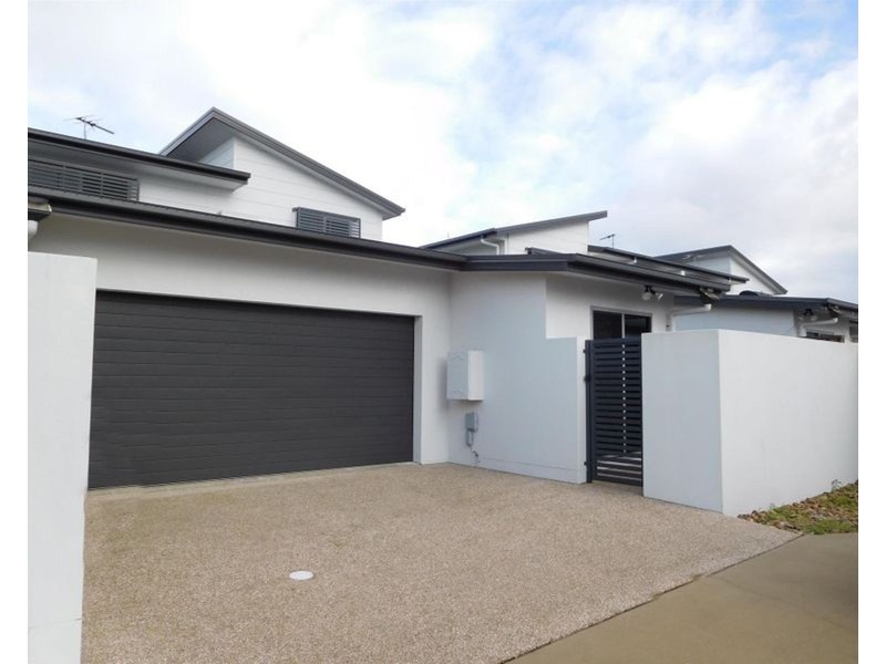 5 Lancaster Way, Ooralea QLD 4740