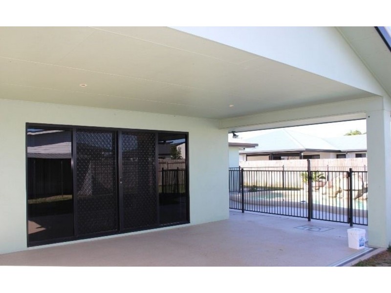 27 Bradco Avenue, Ooralea QLD 4740