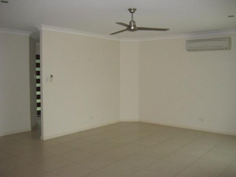 27 Bradco Avenue, Ooralea QLD 4740