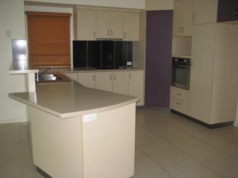 27 Bradco Avenue, Ooralea QLD 4740