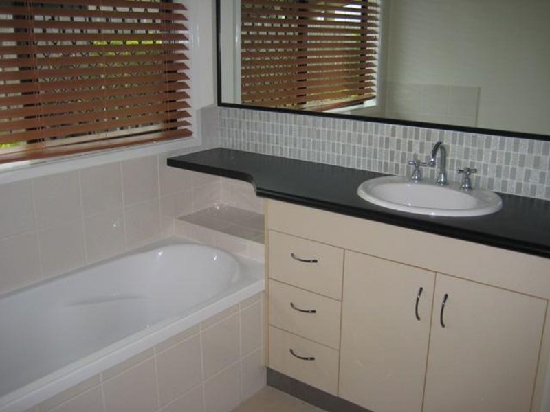 27 Bradco Avenue, Ooralea QLD 4740