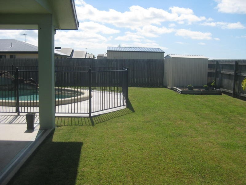 27 Bradco Avenue, Ooralea QLD 4740