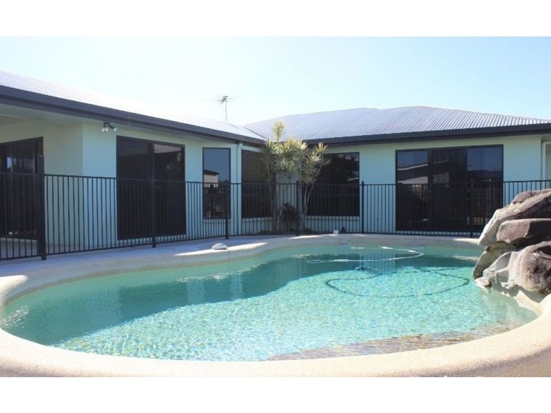 27 Bradco Avenue, Ooralea QLD 4740