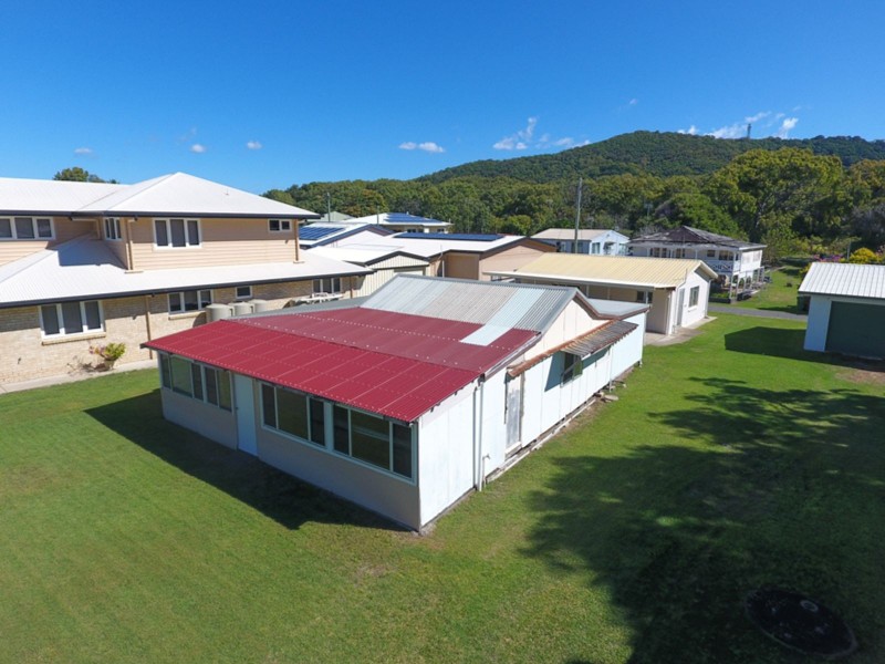 12 The Esplanade, Grasstree Beach QLD 4740