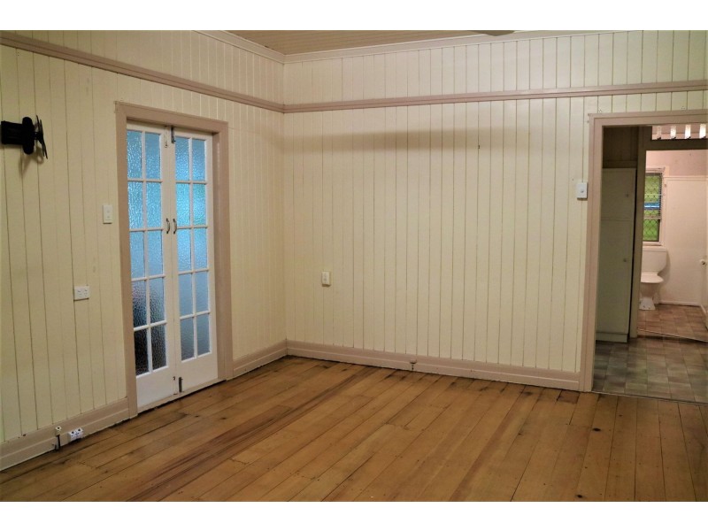 11 Tait Street, West Mackay QLD 4740