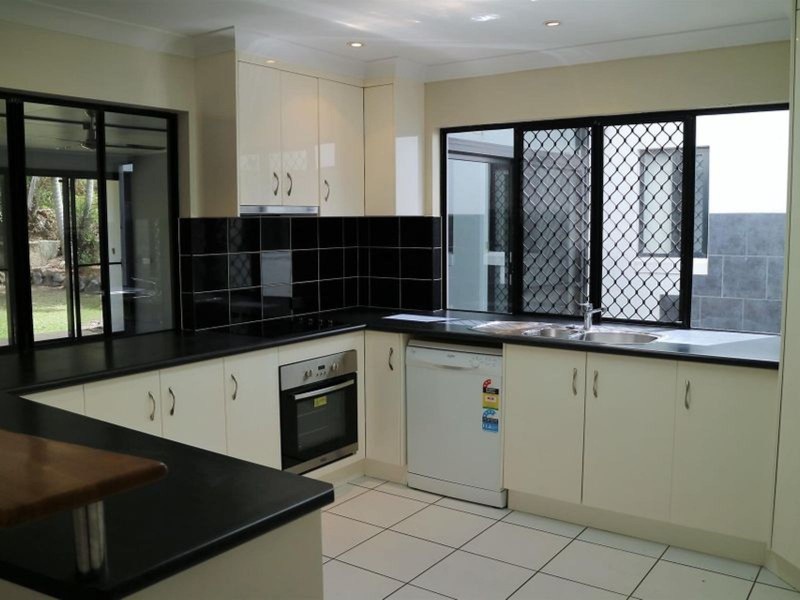 51 Cinnamon Drive, Glenella QLD 4740