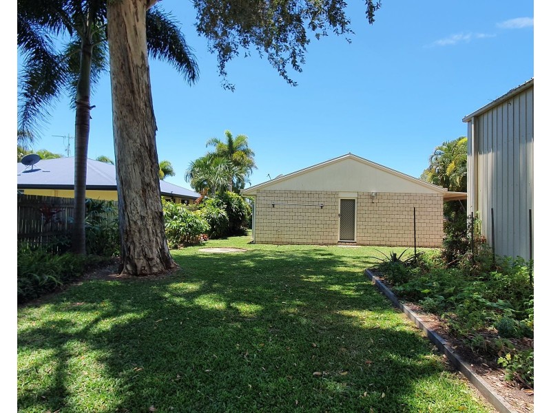15 Swan Street, Armstrong Beach QLD 4737
