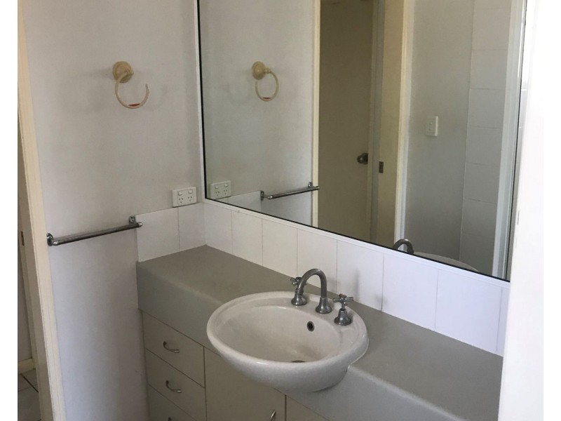 4/15 Perkins Street, North Mackay QLD 4740