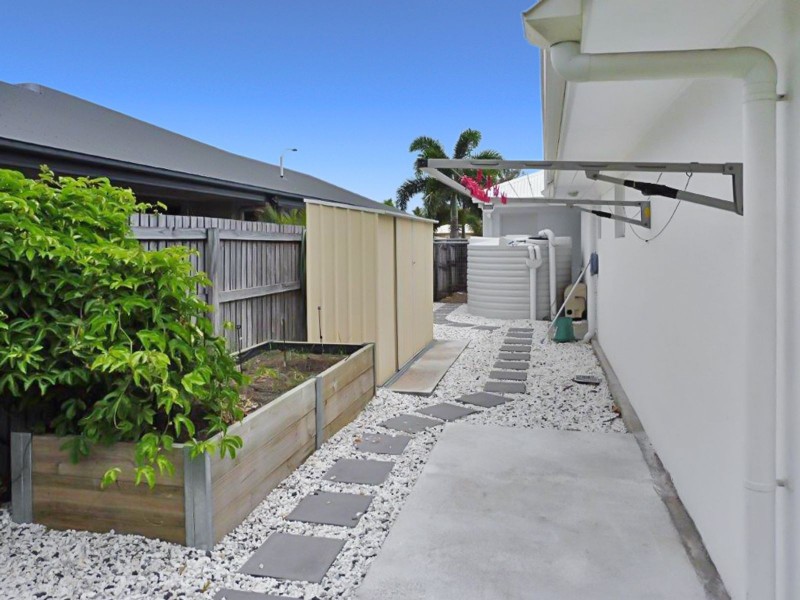 16 Helmsman Drive, Bucasia QLD 4750