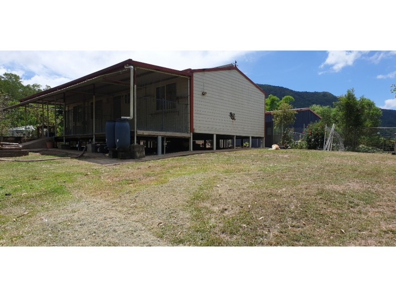 547 Middle Creek Road, Sarina QLD 4737