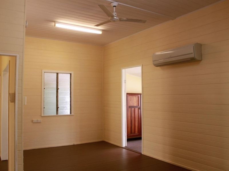 10 Central Street, Sarina QLD 4737