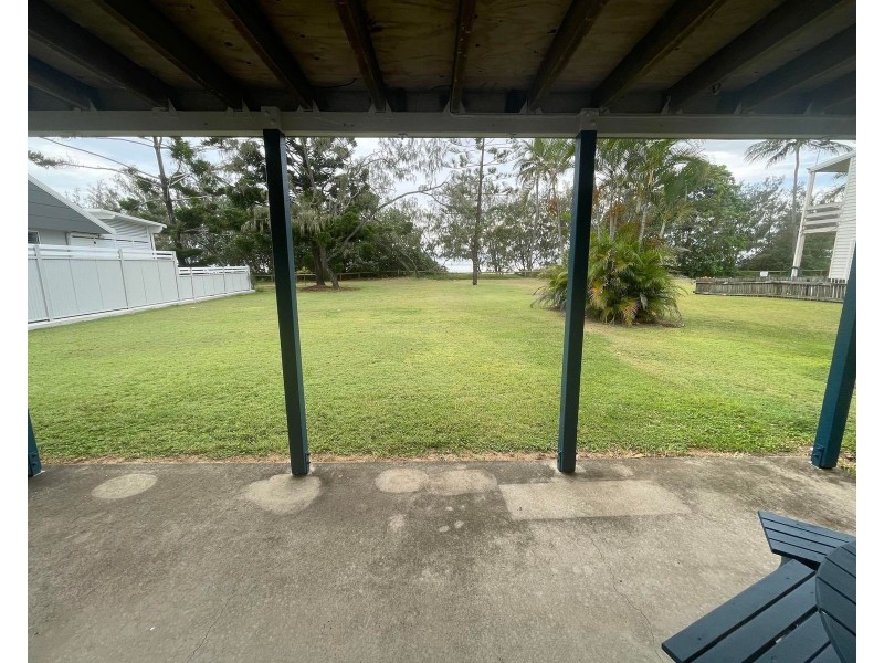 2/18 Owen Jenkins Drive, Sarina Beach QLD 4737