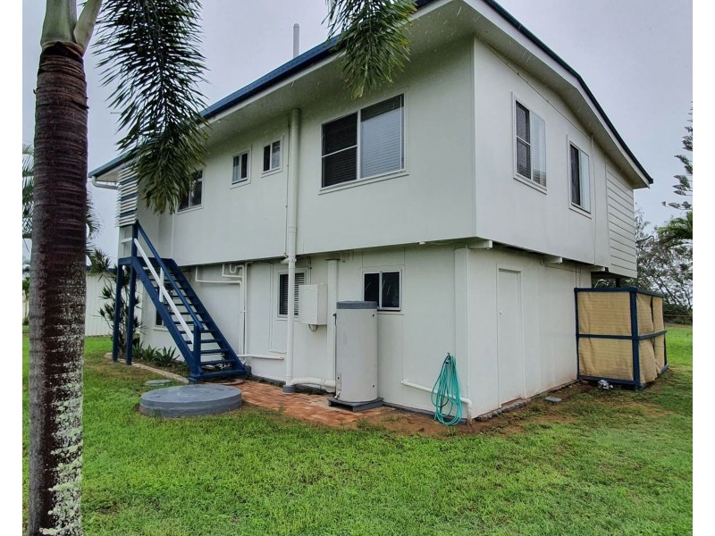 2/18 Owen Jenkins Drive, Sarina Beach QLD 4737