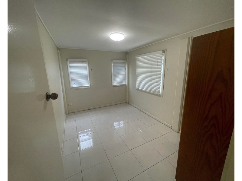 2/18 Owen Jenkins Drive, Sarina Beach QLD 4737