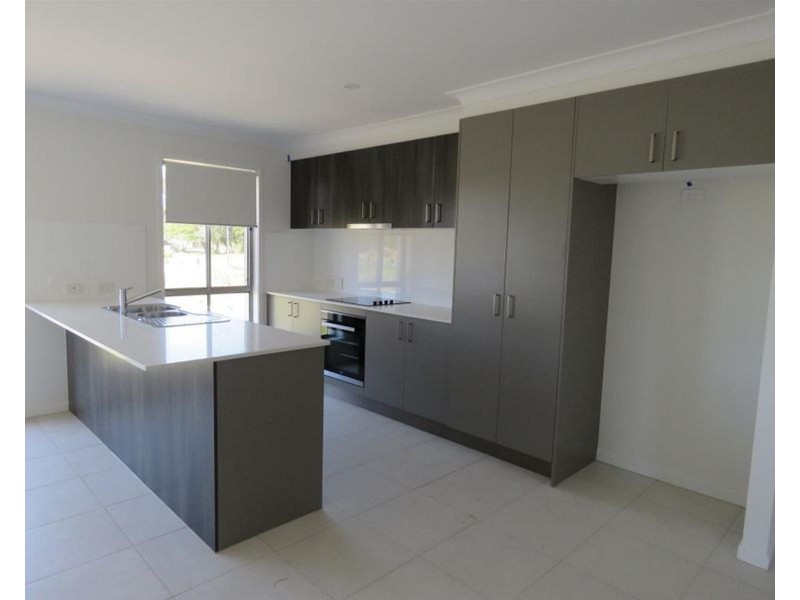 1/1 Elle Court, Armstrong Beach QLD 4737
