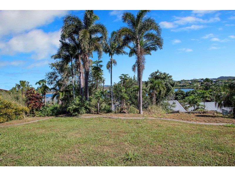 27 Captain Blackwood Drive, Sarina Beach QLD 4737