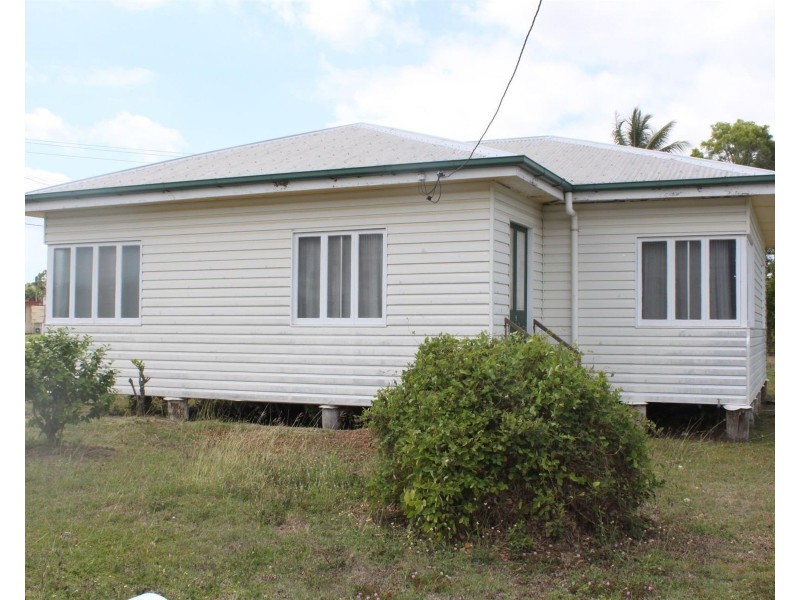 17 East Street, Sarina QLD 4737