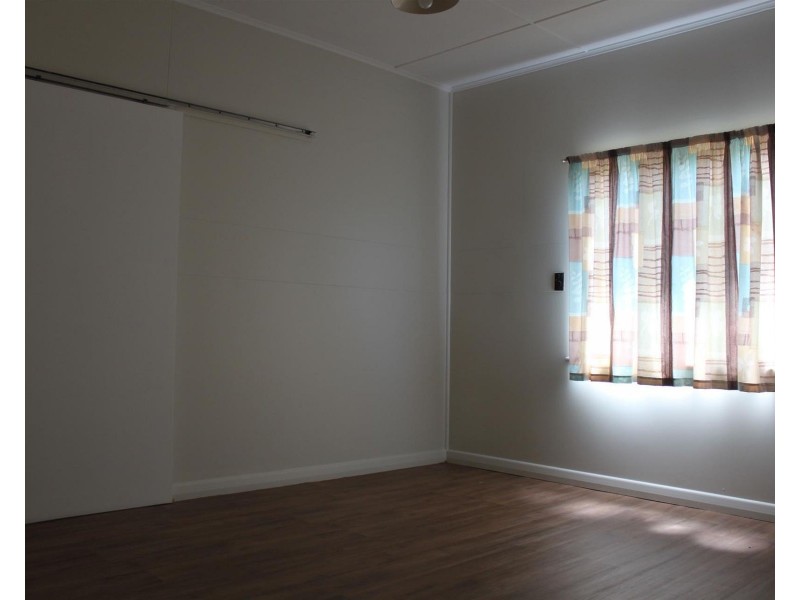 17 East Street, Sarina QLD 4737