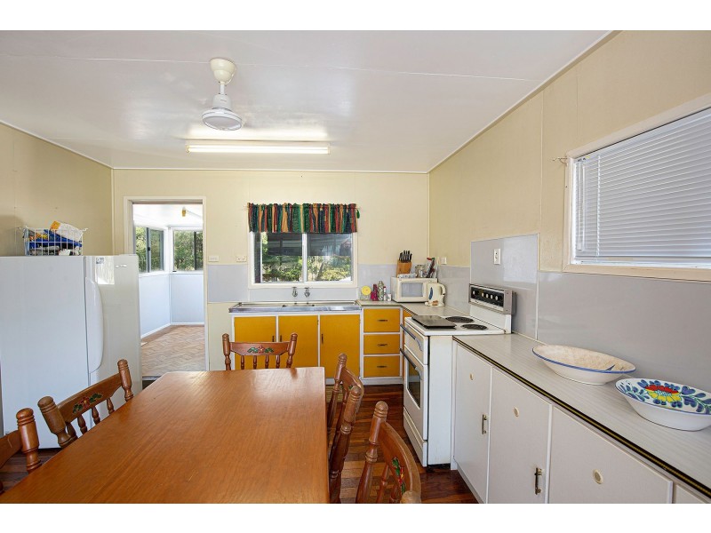 11 Redcliffe Avenue, Seaforth QLD 4741