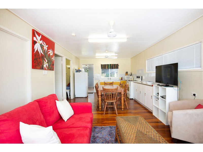11 Redcliffe Avenue, Seaforth QLD 4741