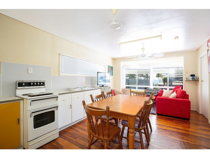 11 Redcliffe Avenue, Seaforth QLD 4741