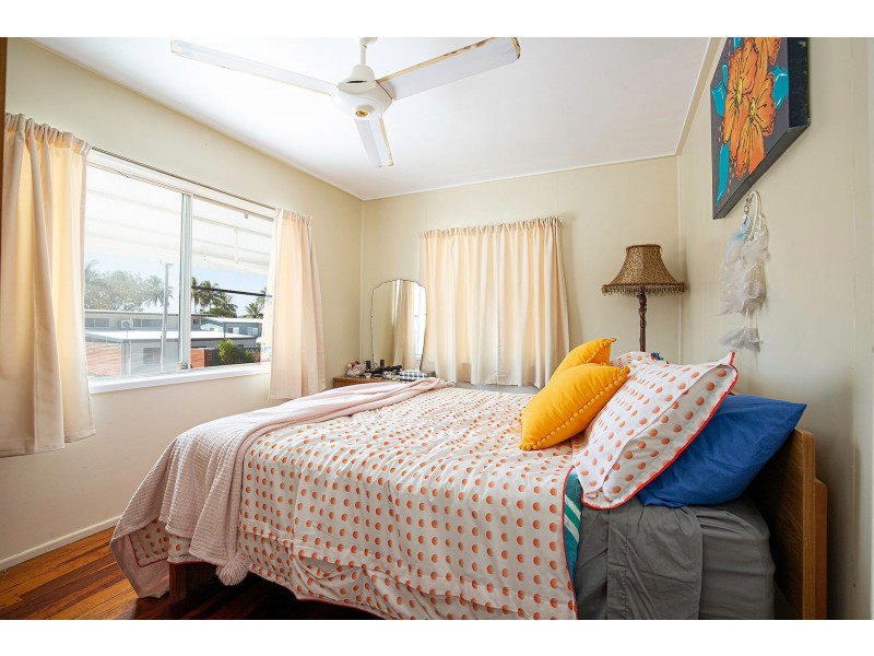 11 Redcliffe Avenue, Seaforth QLD 4741