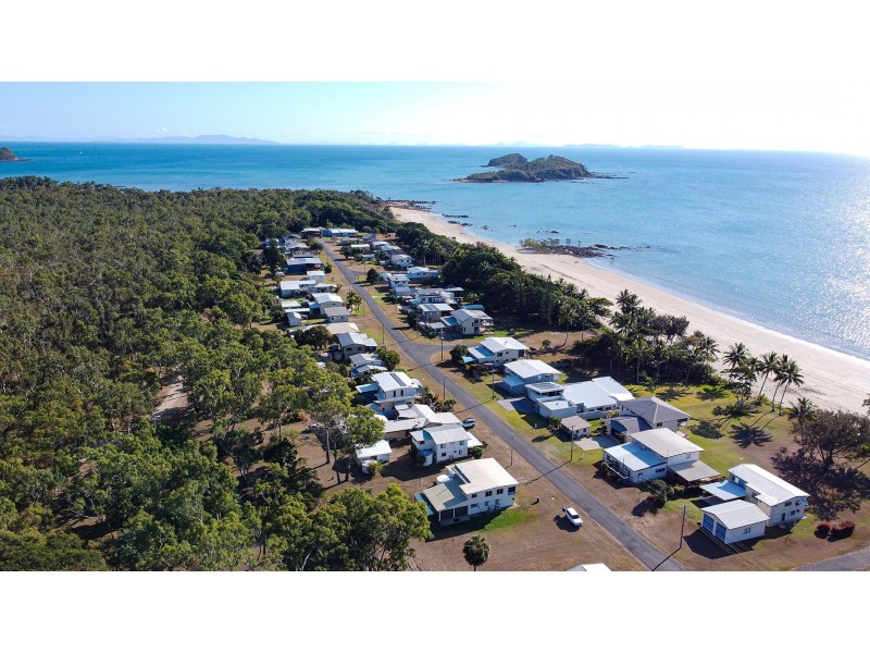 11 Redcliffe Avenue, Seaforth QLD 4741